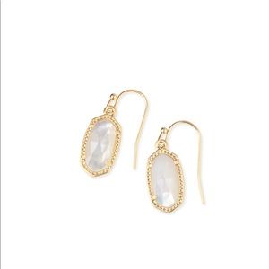 Kendra Scott Lee Earrings in Ivory Pearl ✨
